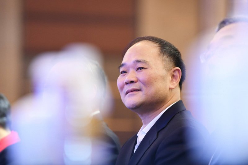 机器人“警察”在成都街头上岗
